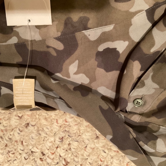 NWT Camouflage Banana Republic Shirt - Medium - Picture 3 of 6